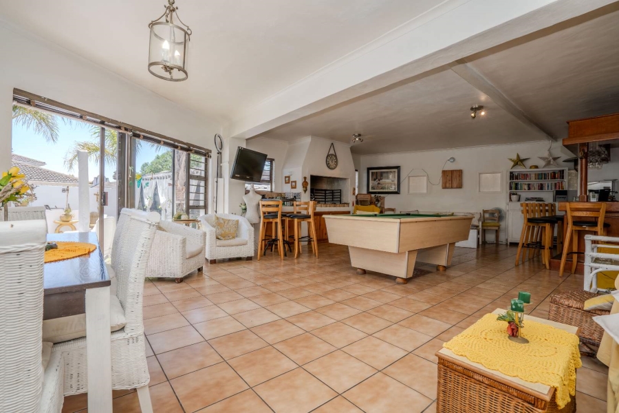 8 Bedroom Property for Sale in Country Club Western Cape